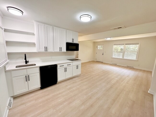 Photo - 309 N Masonic St