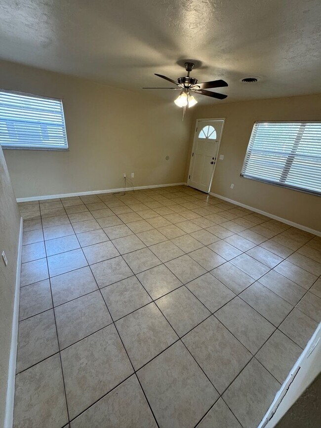 Photo - 1700 NE 71st Pl