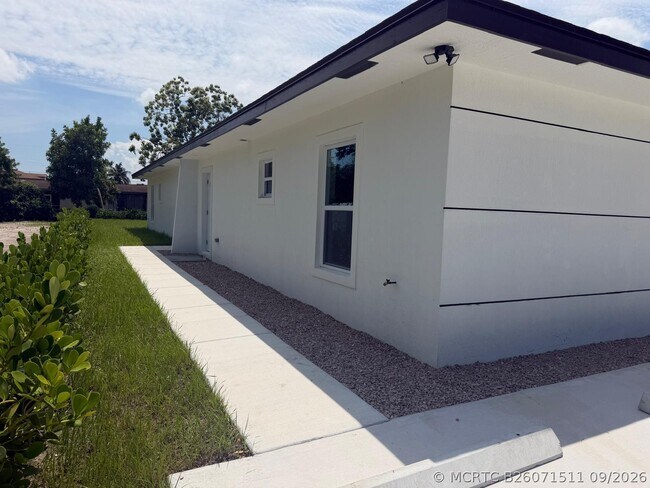 4880 Alberta Ave