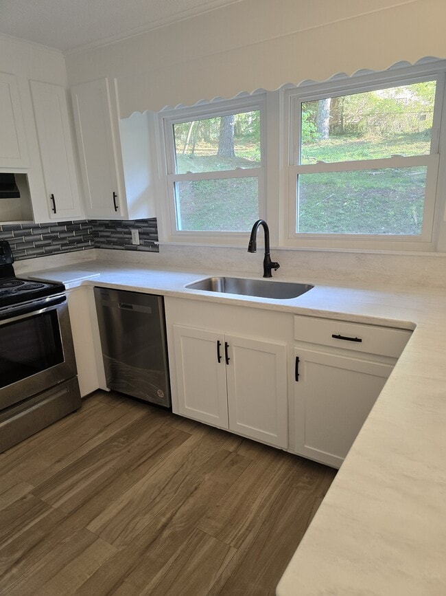 Photo - 700 Delverton Rd