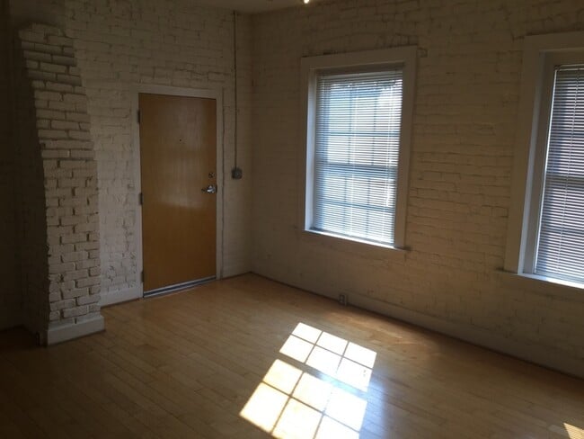 Photo - 301 Goshen St Unidad 2F