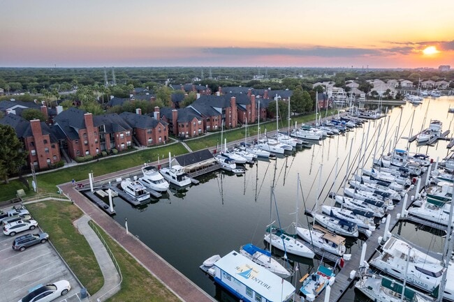 Park at Waterford Harbor