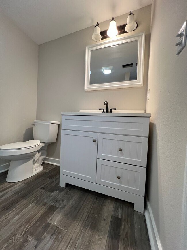 Photo - 908 N Main St