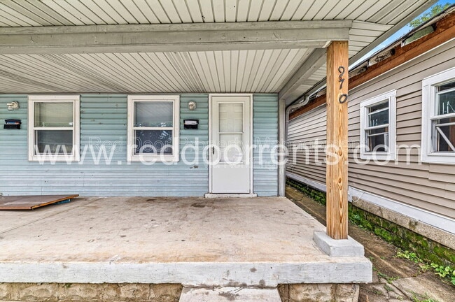 970 Edgemont Ave