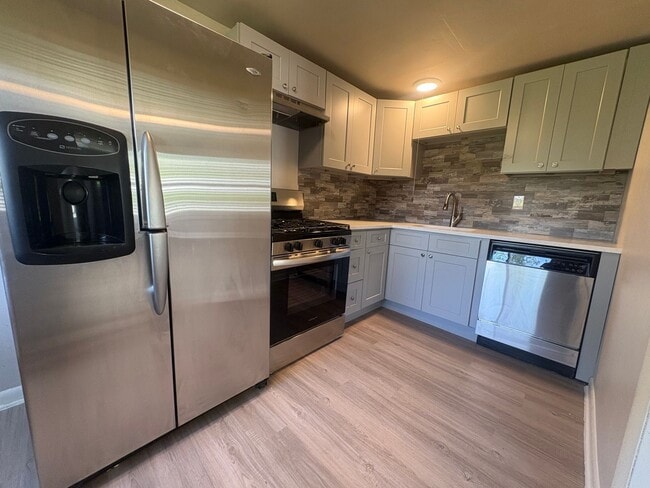 Photo - 813-825 Lee Ave Unit 817 Lee Ave