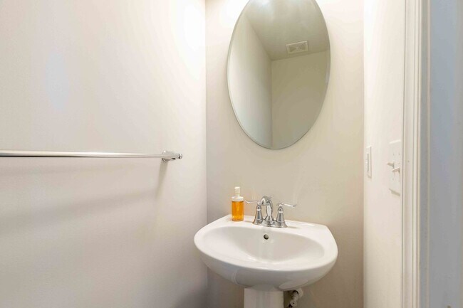 Photo - Luxury Townhouse in Stonecliffe of Atwater!