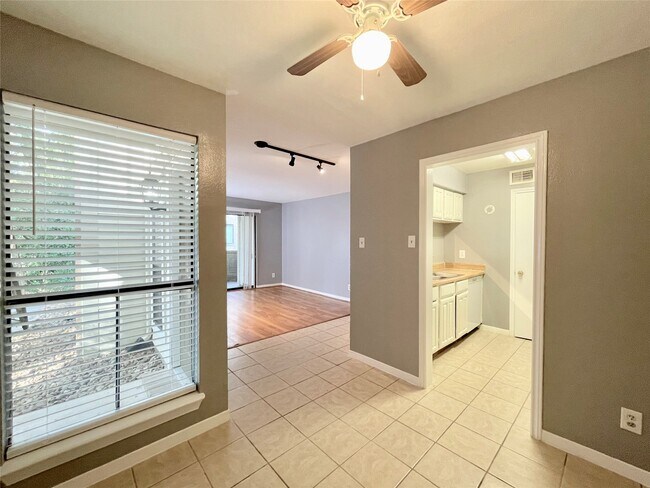 Photo - 3500 Tangle Brush Dr Unidad 3