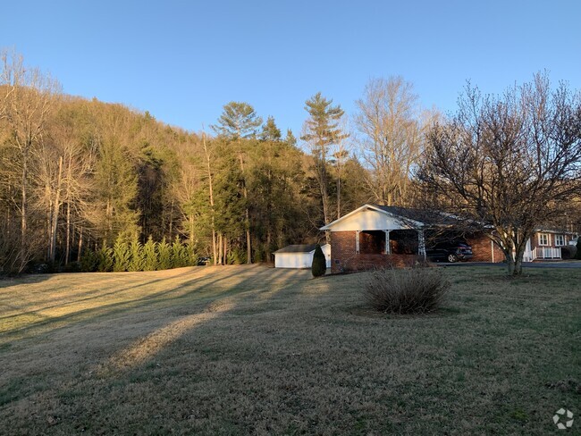 Building Photo - 1135 Rock Creek Rd Rental