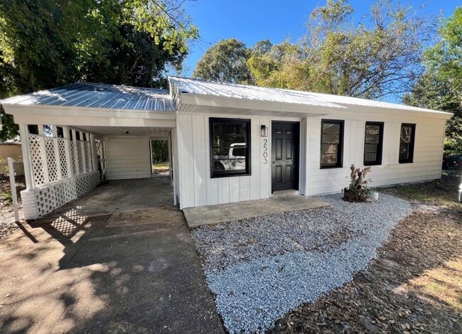 Building Photo - For Rent — Updated & Move-In Ready!