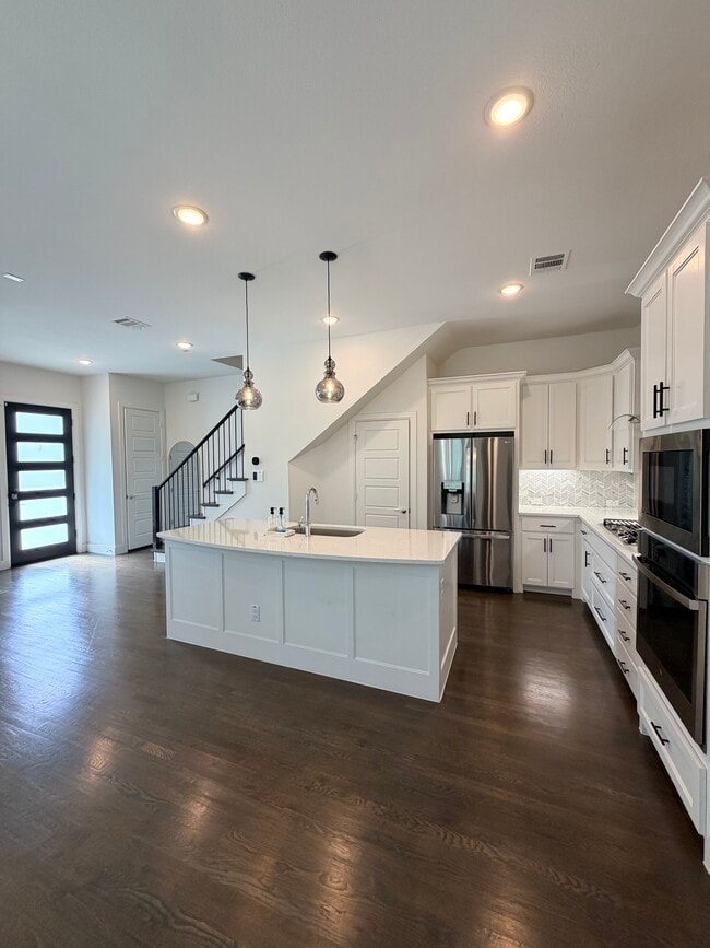 Photo - 8000 Ingram Dr