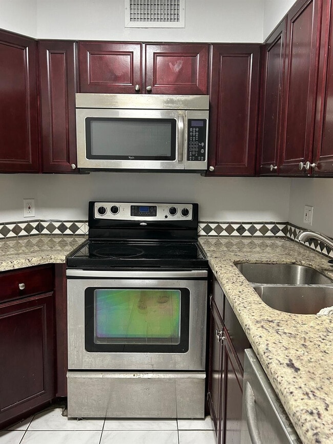 Photo - 211 Lake Pointe Dr Unit 212