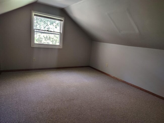 Photo - Single Family 4 Bed/2 Bath House for Rent!!