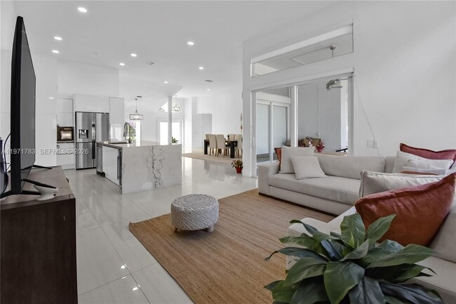 Photo - 710 Lake Blvd