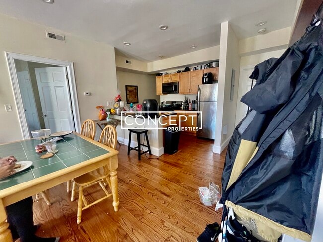 Building Photo - 10 Bickford Ave Unit 2