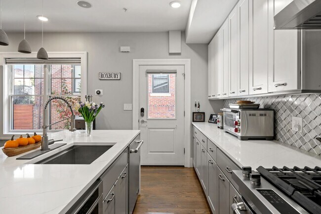 Photo - 55 Hutchings St