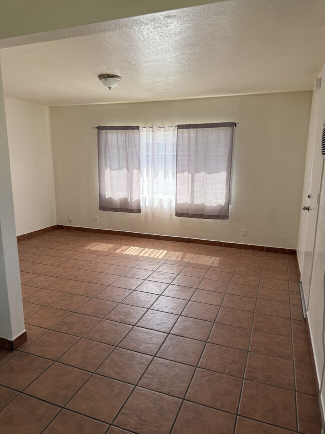 Photo - 4044 Mennes Ave