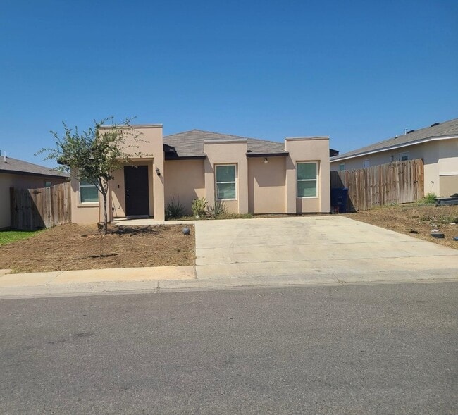 Building Photo - 5202 Anacahuita Dr