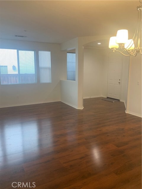 Photo - 425 Deodar St