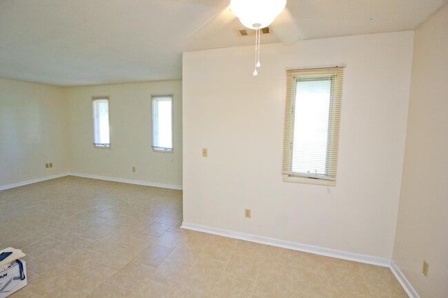 Building Photo - 8 University Pl Rental