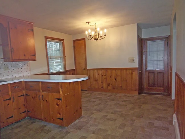 Building Photo - Comfortable Ranch in Quiet Neighborhood
3 Bedrooms/ 1 full bath Unit 11 Sunset Dr