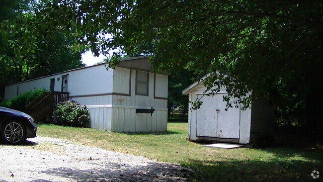Building Photo - 107 Elm St Rental