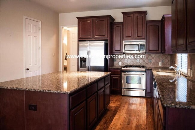 Photo - 2410 Knight St