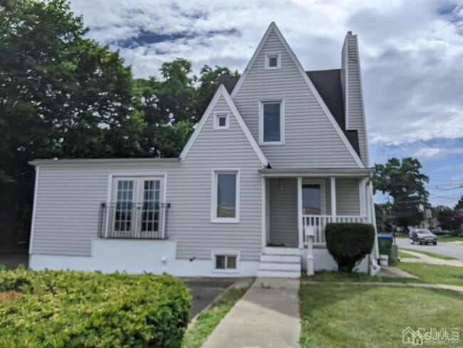 Building Photo - 120 Plainfield Ave