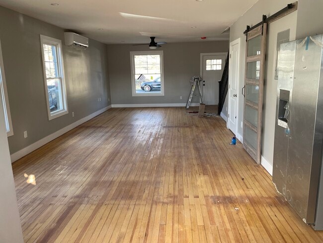 Large living/dining/ kitchen areas with lots of light - 172 N Clinton St Unit 172