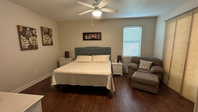 Photo - 412 Waterside Cir
