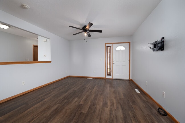 Living Room - 5147 Kacena Ave Unidad 5147 Kacena Avenue