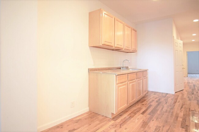 Photo - 61-13 55th St Unit 2R