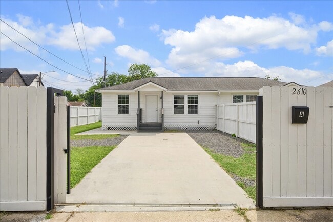 Photo - 2610 Cochran St