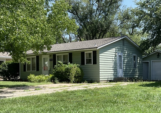 Building Photo - 1713 SE Sage St Rental