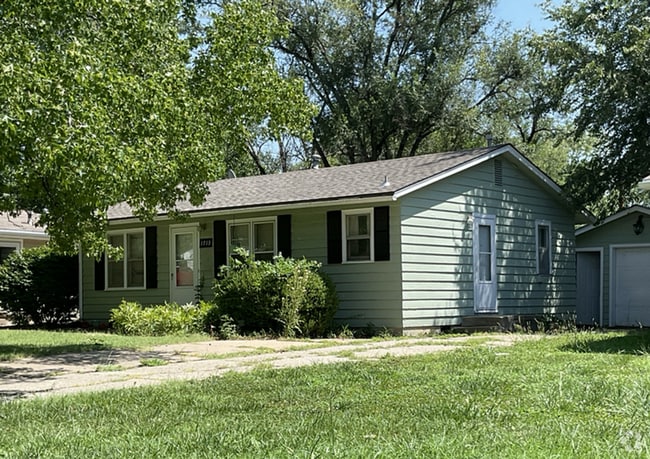 Building Photo - 1713 SE Sage St Rental