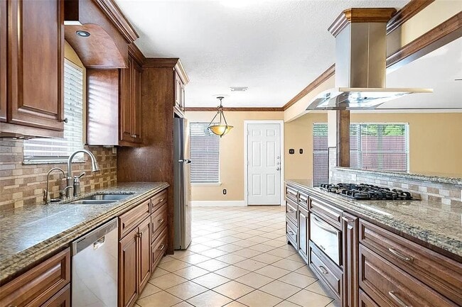 Building Photo - 7811 Fall Glen Dr Rental