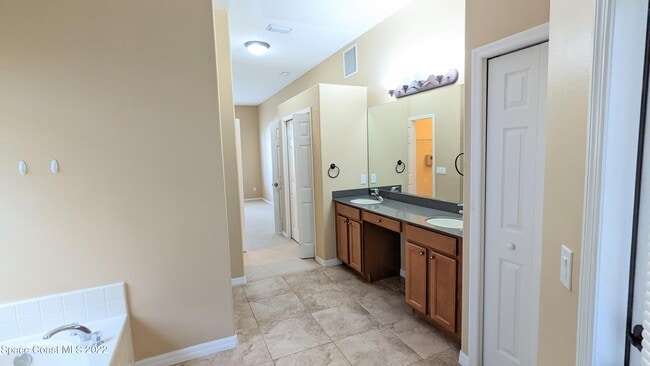 5526 Indigo Crossing Dr