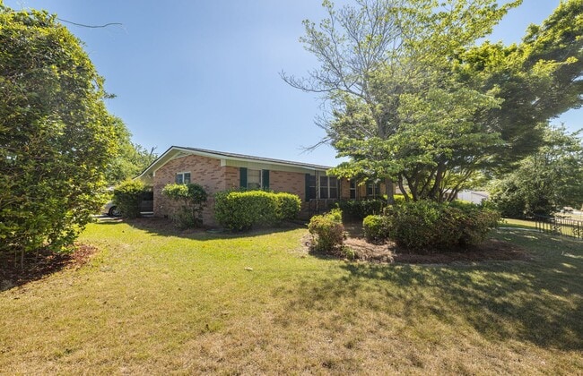 Photo - 240 Maywood Dr