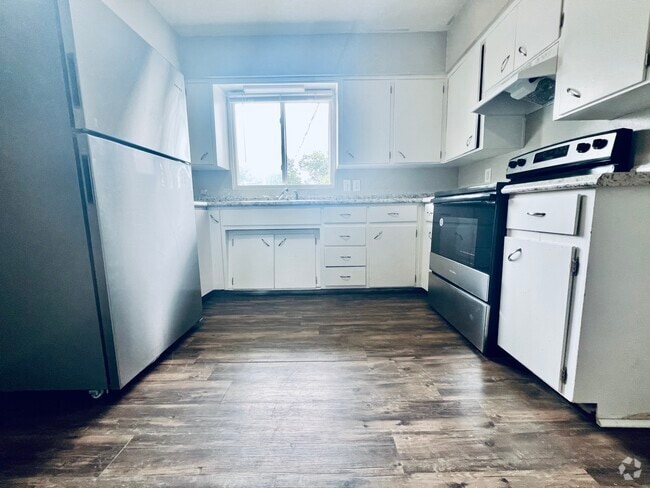 Building Photo - 215 Miriam Dr Unit B Rental