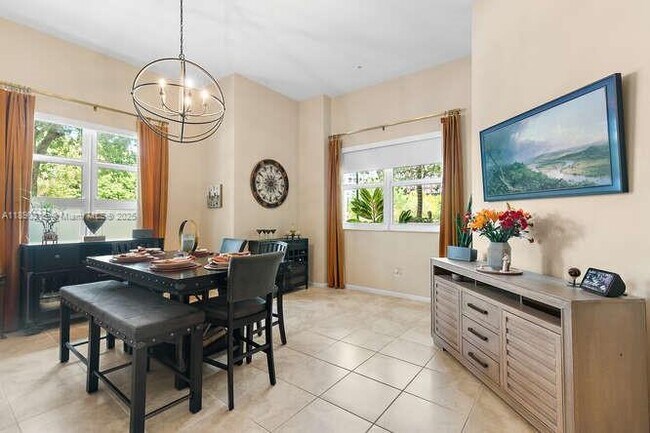 Photo - 403 S Sapodilla Ave Unit 104