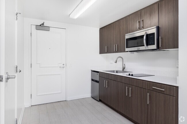 1BD, 1BA - 569SF - Kitchen