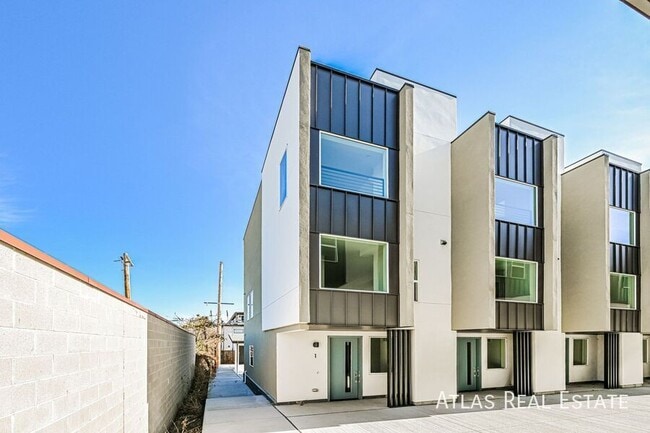 Building Photo - 2640 S Delaware St Unit 1