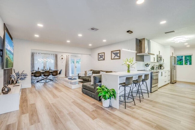 Photo - 830 SW 14th Ct Unidad SI FL1-ID1475649P