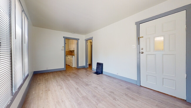 Photo - 1127 Bell St