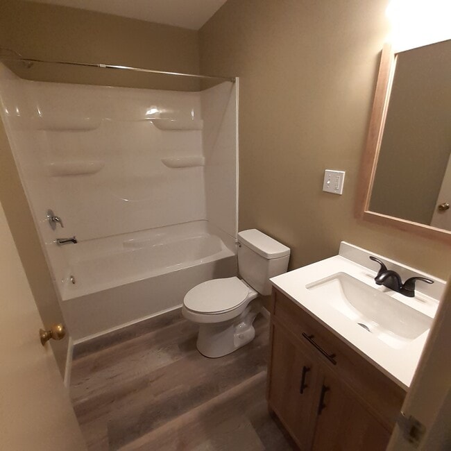 Updated full bath - 752 W Broadway Unit Apartment C