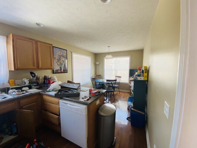 Photo - 521 E 1st St