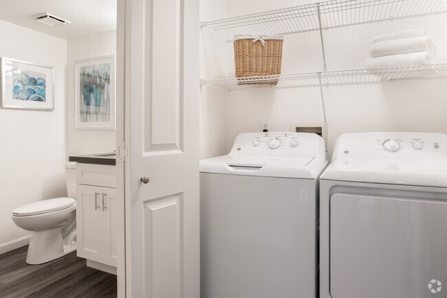 1BR, 1BA - 716 SQFt