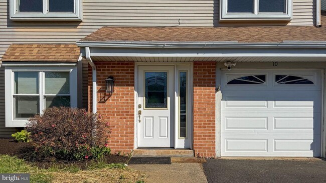 Photo - 10 Cedarbrook Dr