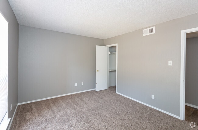 1BR 1BA - 630 SF