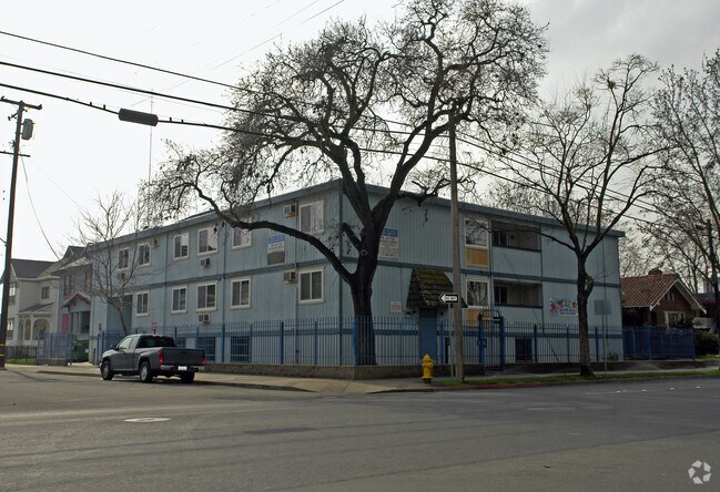 Arena Park Apartments - Arena Park Apartments