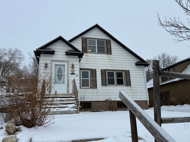 Building Photo - 3 Bedroom Home